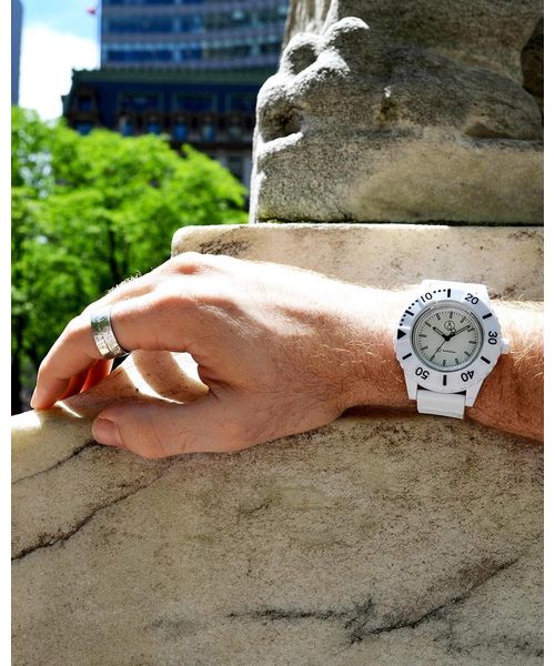 Q&Q SmileSolar（キューアンドキュースマイルソーラー）の「Ｑ＆Ｑ　Smile Solar　スマイルソーラー（アナログ腕時計・メンズ・ブラック系その他/ホワイト×ホワイト/ブラック×ブラック/ブラック×ブルー/ホワイト系その他/ブラック系その他2・FREE）」の7枚目の写真