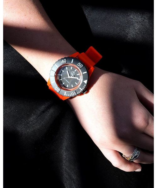 Q&Q SmileSolar（キューアンドキュースマイルソーラー）の「Ｑ＆Ｑ　Smile Solar　スマイルソーラー（アナログ腕時計・メンズ・ブラック系その他/ホワイト×ホワイト/ブラック×ブラック/ブラック×ブルー/ホワイト系その他/ブラック系その他2・FREE）」の9枚目の写真