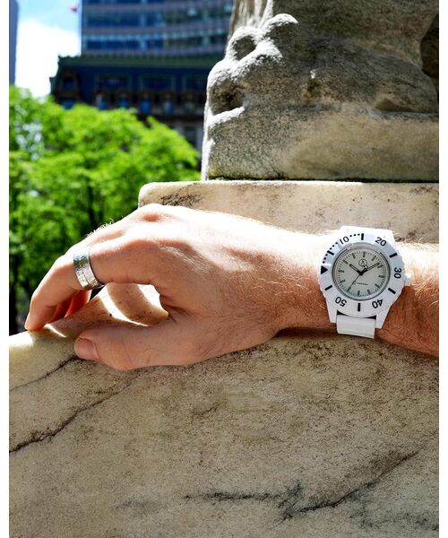 Q&Q SmileSolar（キューアンドキュースマイルソーラー）の「Ｑ＆Ｑ　Smile Solar　スマイルソーラー（アナログ腕時計・メンズ・ブラック系その他/ホワイト×ホワイト/ブラック×ブラック/ブラック×ブルー/ホワイト系その他/ブラック系その他2・FREE）」の15枚目の写真