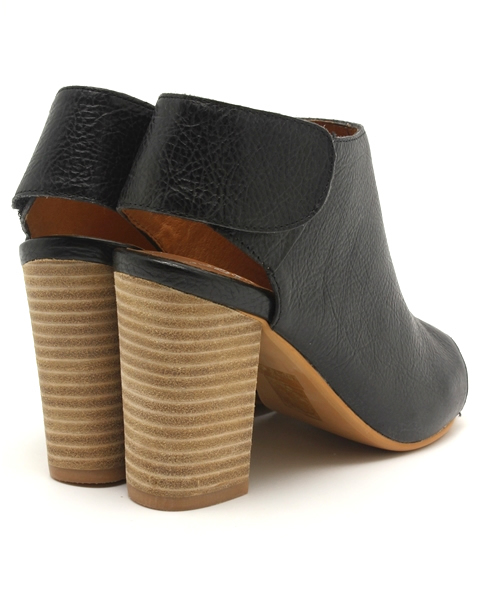 ROSE BUD（ローズバッド）の「(JEFFREY CAMPBELL FOR ROSE BUD) YYH:QUEBEC(JC-076-1) BOOTY SANDAL（サンダル・レディース・ホワイト/ブラック・39/37/36/38/35）」の7枚目の写真