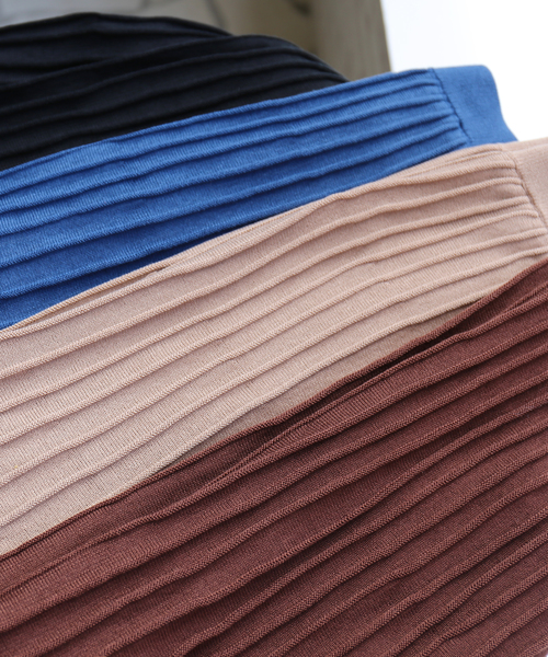 n'ee-ne（ネーネ）の「12Gニットプリーツスカート（スカート・レディース・ブラック/ベージュ/ブラウン/ブルー・FREE）」の17枚目の写真