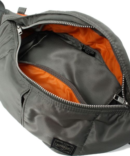 PORTER（ポーター）の「PORTER TANKER WAIST BAG S <B印 YOSHIDA SELECT>（ボディバッグ/ウエストポーチ・メンズ・ブラック系その他・ONE SIZE）」の6枚目の写真