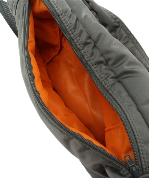 PORTER（ポーター）の「PORTER TANKER WAIST BAG S <B印 YOSHIDA SELECT>（ボディバッグ/ウエストポーチ・メンズ・ブラック系その他・ONE SIZE）」の7枚目の写真