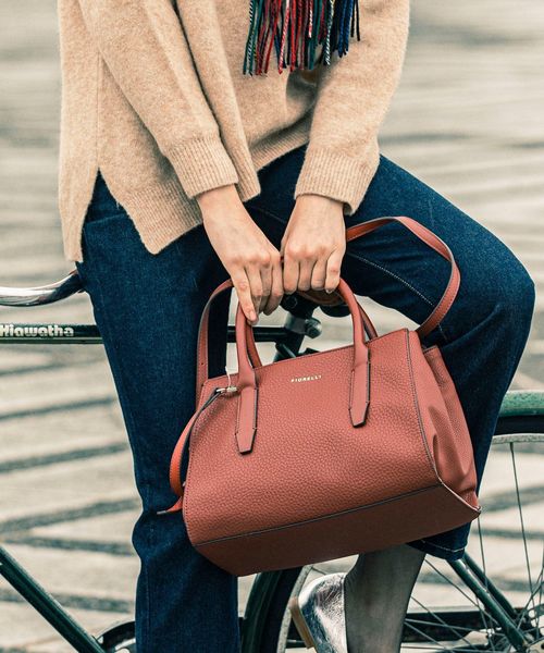Perle Peche(ペルルペッシュ)の「FIORELLI ボストン(ボストンバッグ)」|オレンジ
