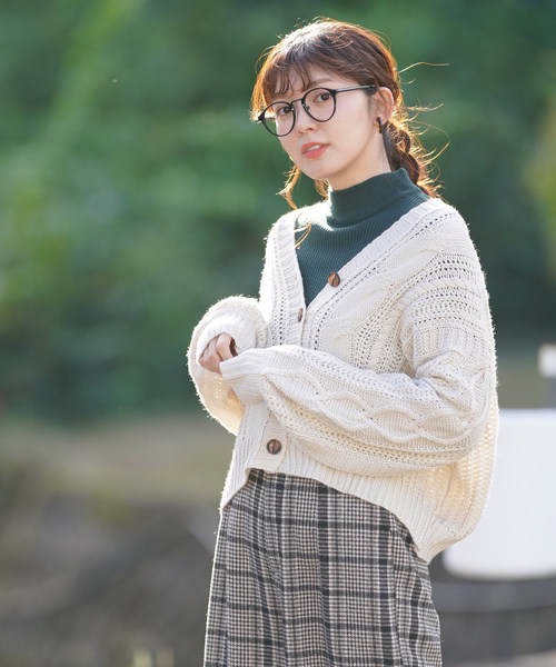 rps（アールピーエス）の「ケーブルニットショートカーディガン（カーディガン/ボレロ・レディース・アイボリー/モカ/グレイッシュベージュ・M）」の7枚目の写真