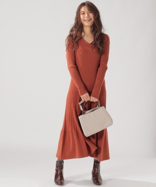 BAYFLOW（ベイフロー）の「ニットフレアワンピース（ワンピース・レディース・ブラウン/アイボリー・SMALL/MEDIUM）」の12枚目の写真