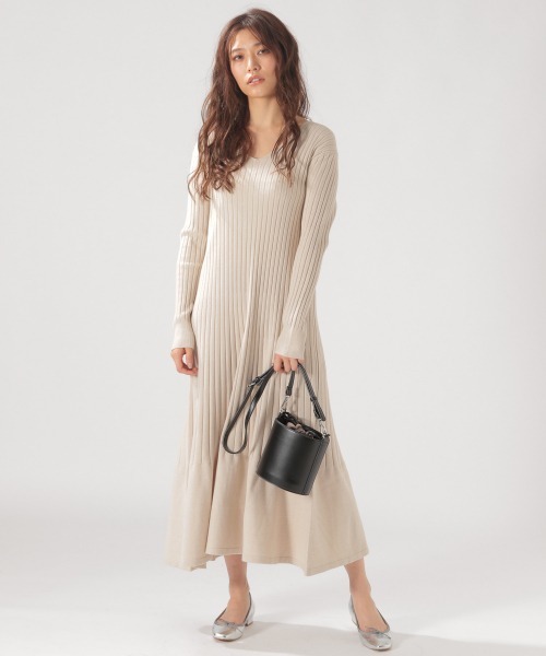 BAYFLOW（ベイフロー）の「ニットフレアワンピース（ワンピース・レディース・ブラウン/アイボリー・SMALL/MEDIUM）」の3枚目の写真