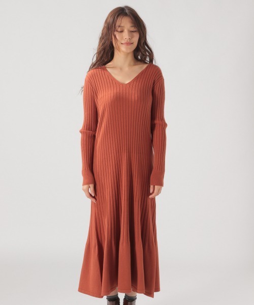 BAYFLOW（ベイフロー）の「ニットフレアワンピース（ワンピース・レディース・ブラウン/アイボリー・SMALL/MEDIUM）」の9枚目の写真