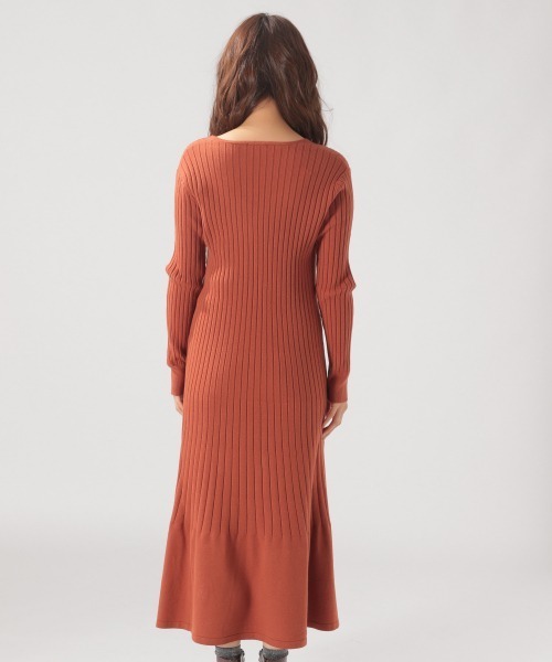 BAYFLOW（ベイフロー）の「ニットフレアワンピース（ワンピース・レディース・ブラウン/アイボリー・SMALL/MEDIUM）」の17枚目の写真