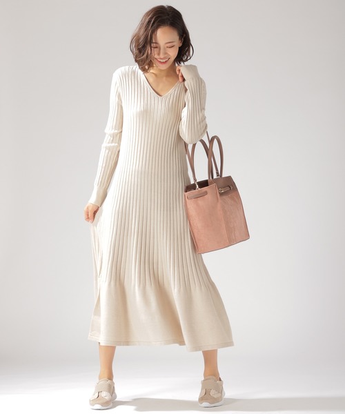 BAYFLOW（ベイフロー）の「ニットフレアワンピース（ワンピース・レディース・ブラウン/アイボリー・SMALL/MEDIUM）」の21枚目の写真