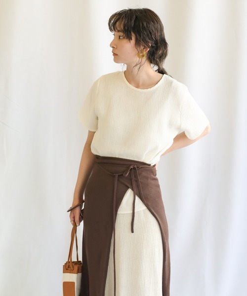 select MOCA（セレクトモカ）の「2021 SS リンクルハーフスリーブブラウス（ラウンドネックシアートップス）（シャツ/ブラウス・レディース・ブラック/アイボリー・FREE）」の9枚目の写真