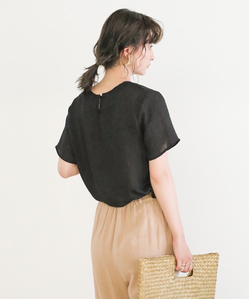 select MOCA（セレクトモカ）の「2021 SS リンクルハーフスリーブブラウス（ラウンドネックシアートップス）（シャツ/ブラウス・レディース・ブラック/アイボリー・FREE）」の13枚目の写真