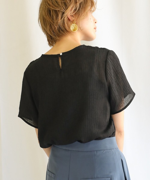 select MOCA（セレクトモカ）の「2021 SS リンクルハーフスリーブブラウス（ラウンドネックシアートップス）（シャツ/ブラウス・レディース・ブラック/アイボリー・FREE）」の11枚目の写真