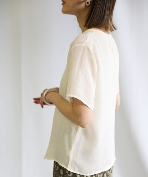 select MOCA（セレクトモカ）の「2021 SS リンクルハーフスリーブブラウス（ラウンドネックシアートップス）（シャツ/ブラウス・レディース・ブラック/アイボリー・FREE）」の21枚目の写真