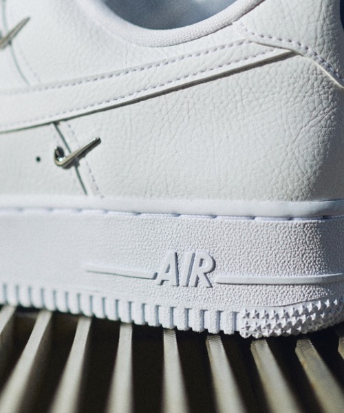 NIKE(ナイキ)の「WMNS AIR FORCE 1 '07 LX CT1990-100(スニーカー・レディース・ホワイト系その他・23.5cm/24.5cm/25.5cm/26.0cm/22.0cm/22.5cm/25.0cm/24.0cm/23.0cm/26.5cm/27.0cm/27.5cm/28.0cm/28.5cm/29.0cm)」の17枚目の写真