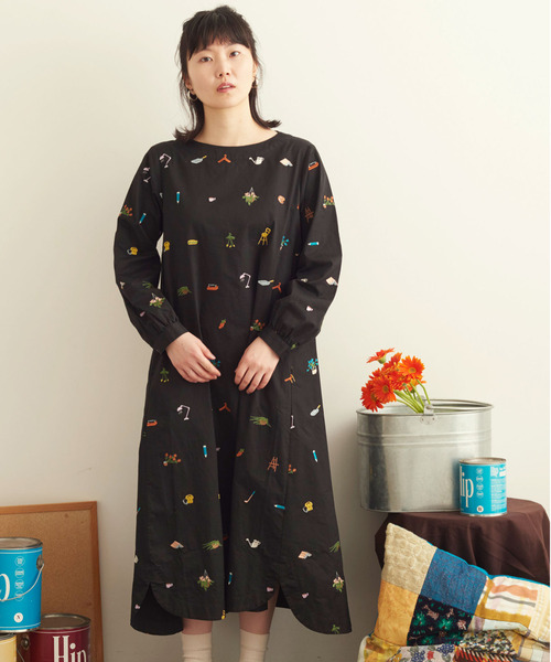 美品 l'atelier du savon ⿻ Aライン ワンピース 飾りボタン l'atelier du savon（アトリエドサボン）の「家の中 刺繍