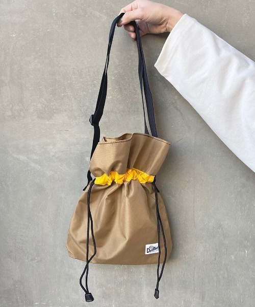 Drifter（ドリフター）の「[Drifter/ドリフター] キャンディポーチ 2WAY巾着バッグ（ショルダーバッグ・レディース・ベージュ・ONE SIZE）」の4枚目の写真