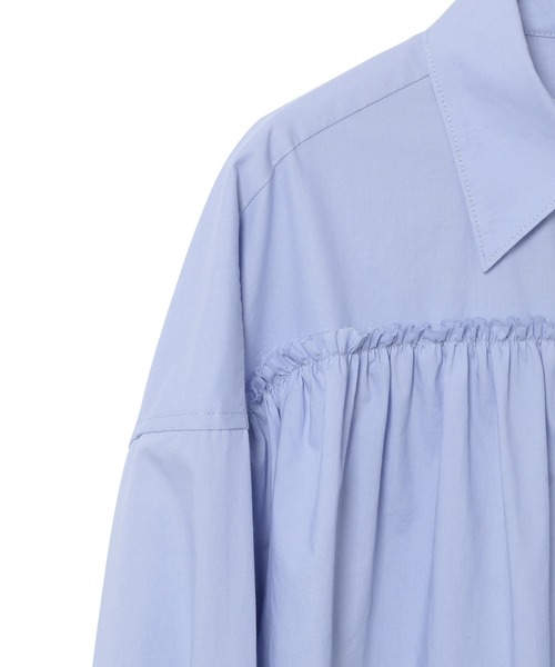 ADAM ET ROPE'(アダムエロペ)の「<洗える>ギャザー切替シャツ(シャツ/ブラウス・レディース・ホワイト/サックスブルー・FREE)」の9枚目の写真