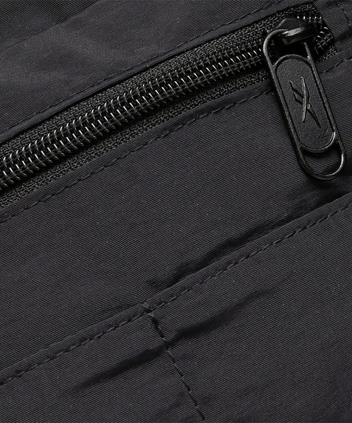 Reebok(リーボック)の「クラシックス サマー リトリート シティーバッグ / Classics Summer Retreat City Bag(エコバッグ/サブバッグ・メンズ・ブラック・FREE)」の6枚目の写真