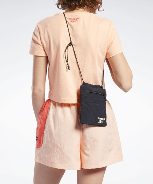 Reebok(リーボック)の「クラシックス サマー リトリート シティーバッグ / Classics Summer Retreat City Bag(エコバッグ/サブバッグ・メンズ・ブラック・FREE)」の2枚目の写真