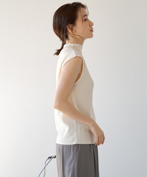 Loungedress - ラウンジドレス  ボトルネックニット　トップス  ノースリーブ　白 LOUNGEDRESS（ラウンジドレス）の「ボトルネックニット（ニット