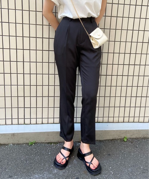 EPIMI E'PIMMY（エピミエピミー）の「センタープレステーパードスラックスパンツ（スラックス・レディース・ブラック/ダークグリーン/オレンジ/レモンイエロー/グレー系その他/グレイッシュブルー・MEDIUM）」の2枚目の写真