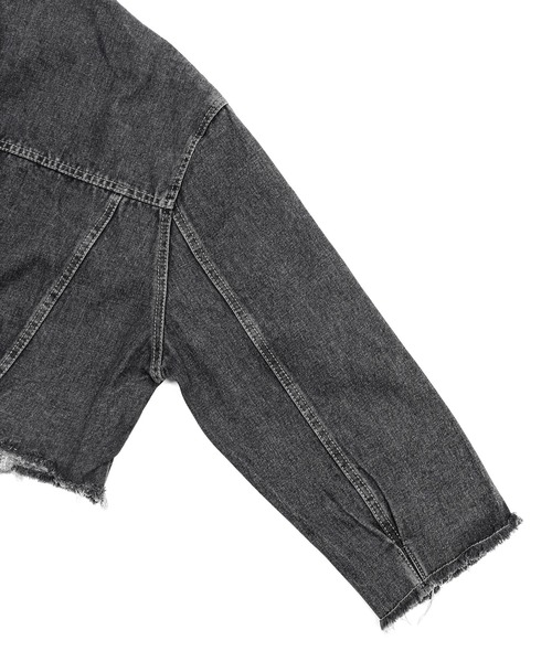 Figments(フィグメンツ)の「クロップドデニムジャケット(デニムジャケット・レディース・ブラック/ライトインディゴブルー・FREE)」の6枚目の写真