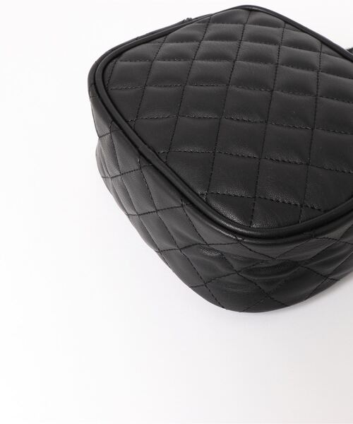 ANDGEEBEE（アンジービー）の「キルティングショルダーバッグ（ショルダーバッグ・レディース・アイボリー/ブラック・FREE）」の4枚目の写真