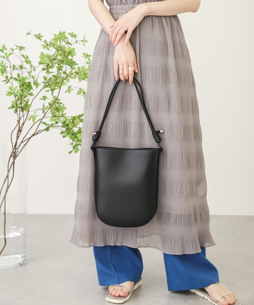 SENSE OF PLACE by URBAN RESEARCH(センスオブプレイスバイアーバンリサーチ)の「ハーフラウンドコンビトートバッグ(ショルダーバッグ・レディース・キャメル/ブラウン/ブラック・ONE)」の2枚目の写真