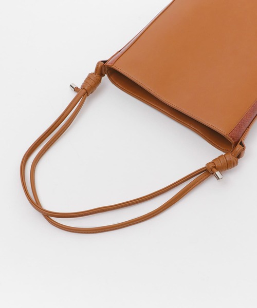 SENSE OF PLACE by URBAN RESEARCH(センスオブプレイスバイアーバンリサーチ)の「ハーフラウンドコンビトートバッグ(ショルダーバッグ・レディース・キャメル/ブラウン/ブラック・ONE)」の9枚目の写真