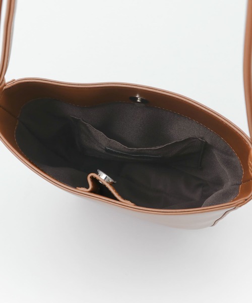 SENSE OF PLACE by URBAN RESEARCH(センスオブプレイスバイアーバンリサーチ)の「ハーフラウンドコンビトートバッグ(ショルダーバッグ・レディース・キャメル/ブラウン/ブラック・ONE)」の10枚目の写真