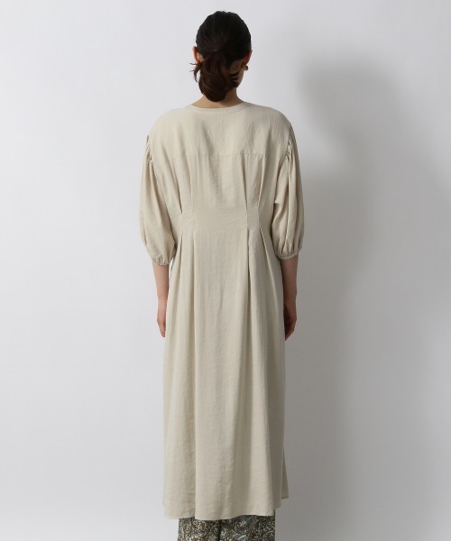 LOWRYS FARM（ローリーズファーム）の「タックボリュームワンピースＳＳ　949025（ワンピース・レディース・チャコールグレー/パープル/アイボリー・FREE）」の6枚目の写真