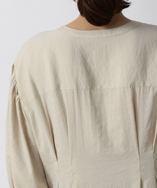 LOWRYS FARM（ローリーズファーム）の「タックボリュームワンピースＳＳ　949025（ワンピース・レディース・チャコールグレー/パープル/アイボリー・FREE）」の7枚目の写真