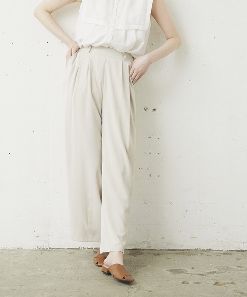 kivi（キヴィ）の「タックラフパンツ（その他パンツ・レディース・オレンジ/グリーン/アイボリー/レッド系その他/ブラック/ダークグリーン/ベージュ/ピンク/ブルー・M/L）」の2枚目の写真