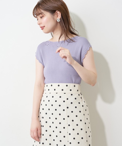 natural couture(ナチュラルクチュール)の「衿ぐりお花刺繍強撚リブニット(ニット/セーター・レディース・オフホワイト/ブラック/ブラウン/ミント/ラベンダー・FREE)」の5枚目の写真