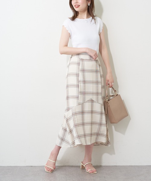 natural couture(ナチュラルクチュール)の「衿ぐりお花刺繍強撚リブニット(ニット/セーター・レディース・オフホワイト/ブラック/ブラウン/ミント/ラベンダー・FREE)」の20枚目の写真