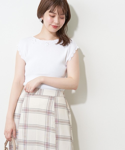 natural couture(ナチュラルクチュール)の「衿ぐりお花刺繍強撚リブニット(ニット/セーター・レディース・オフホワイト/ブラック/ブラウン/ミント/ラベンダー・FREE)」の13枚目の写真