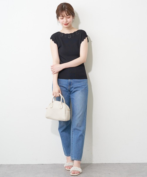 natural couture(ナチュラルクチュール)の「衿ぐりお花刺繍強撚リブニット(ニット/セーター・レディース・オフホワイト/ブラック/ブラウン/ミント/ラベンダー・FREE)」の6枚目の写真