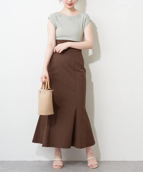 natural couture(ナチュラルクチュール)の「衿ぐりお花刺繍強撚リブニット(ニット/セーター・レディース・オフホワイト/ブラック/ブラウン/ミント/ラベンダー・FREE)」の7枚目の写真