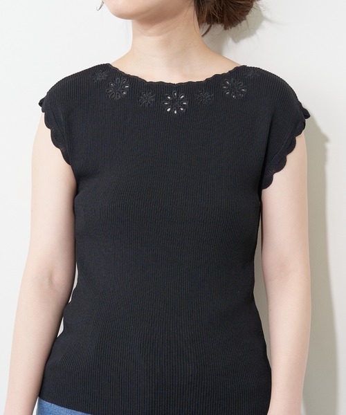 natural couture(ナチュラルクチュール)の「衿ぐりお花刺繍強撚リブニット(ニット/セーター・レディース・オフホワイト/ブラック/ブラウン/ミント/ラベンダー・FREE)」の8枚目の写真