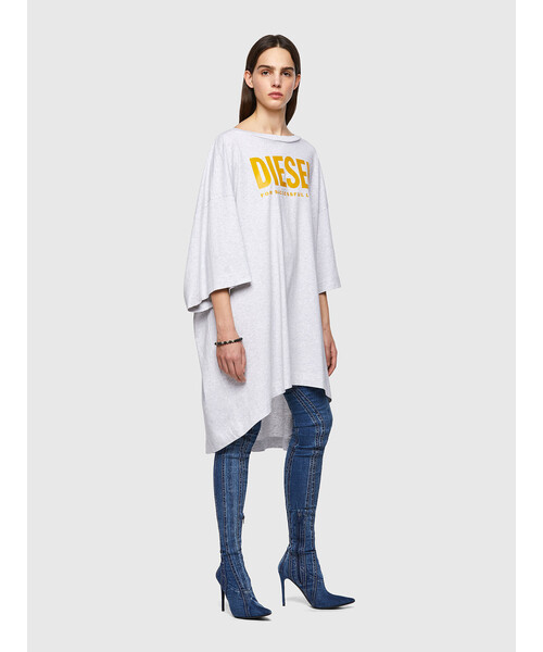 DIESEL（ディーゼル）の「レディース サステナブル ドレス ワンピース DIESEL ロゴ ビッグシルエット（ワンピース・レディース・グレー/レッド・SMALL/X-SMALL/XX-SMALL）」の5枚目の写真