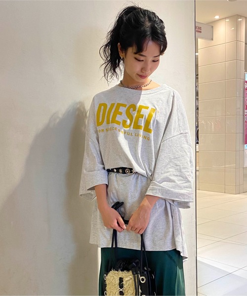 DIESEL（ディーゼル）の「レディース サステナブル ドレス ワンピース DIESEL ロゴ ビッグシルエット（ワンピース・レディース・グレー/レッド・SMALL/X-SMALL/XX-SMALL）」の11枚目の写真