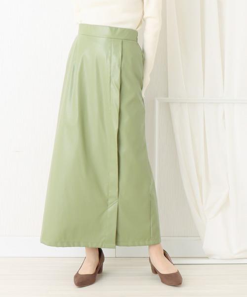 libelle more(リベル モア)の「フェイクレザー ナロースカート(スカート・レディース・アイボリー/ブラック/モカ/グリーン系その他/ゴールド・M/L)」の4枚目の写真