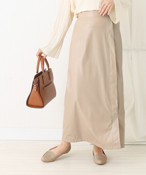 libelle more(リベル モア)の「フェイクレザー ナロースカート(スカート・レディース・アイボリー/ブラック/モカ/グリーン系その他/ゴールド・M/L)」の1枚目の写真