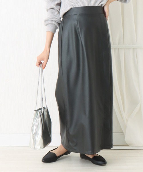 libelle more(リベル モア)の「フェイクレザー ナロースカート(スカート・レディース・アイボリー/ブラック/モカ/グリーン系その他/ゴールド・M/L)」の2枚目の写真