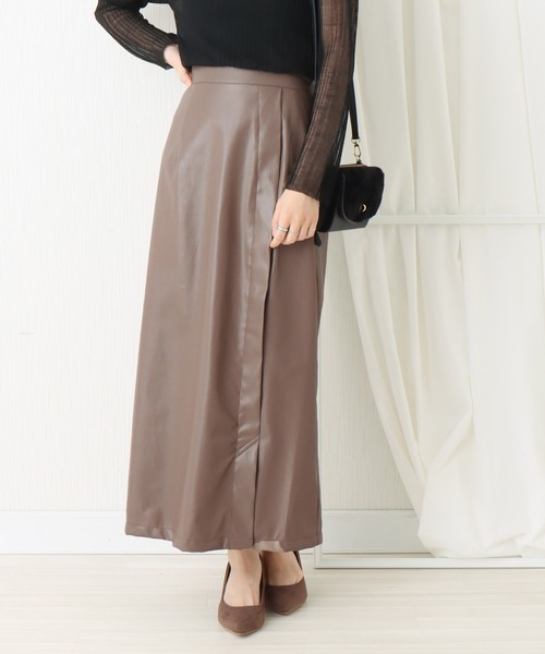 libelle more(リベル モア)の「フェイクレザー ナロースカート(スカート・レディース・アイボリー/ブラック/モカ/グリーン系その他/ゴールド・M/L)」の3枚目の写真