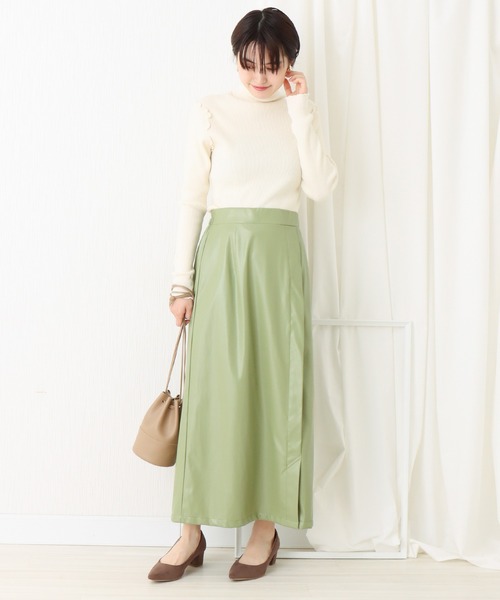 libelle more(リベル モア)の「フェイクレザー ナロースカート(スカート・レディース・アイボリー/ブラック/モカ/グリーン系その他/ゴールド・M/L)」の7枚目の写真