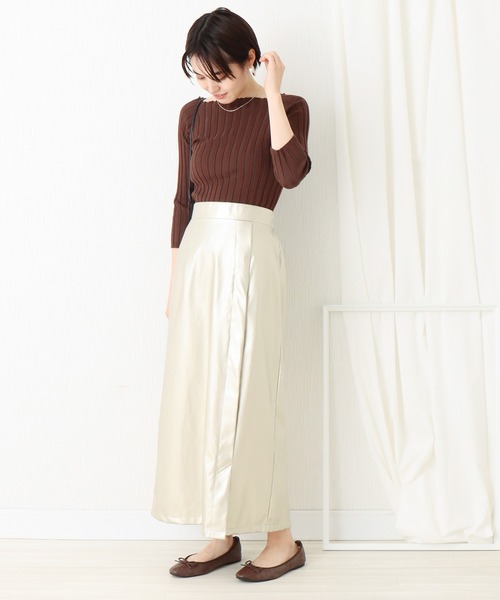 libelle more(リベル モア)の「フェイクレザー ナロースカート(スカート・レディース・アイボリー/ブラック/モカ/グリーン系その他/ゴールド・M/L)」の11枚目の写真