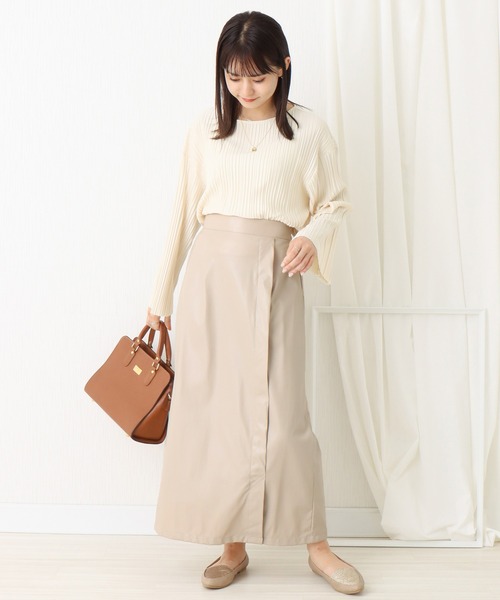 libelle more(リベル モア)の「フェイクレザー ナロースカート(スカート・レディース・アイボリー/ブラック/モカ/グリーン系その他/ゴールド・M/L)」の8枚目の写真