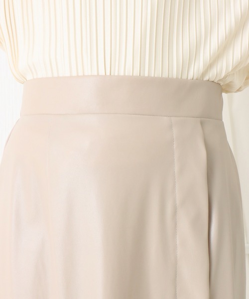 libelle more(リベル モア)の「フェイクレザー ナロースカート(スカート・レディース・アイボリー/ブラック/モカ/グリーン系その他/ゴールド・M/L)」の12枚目の写真